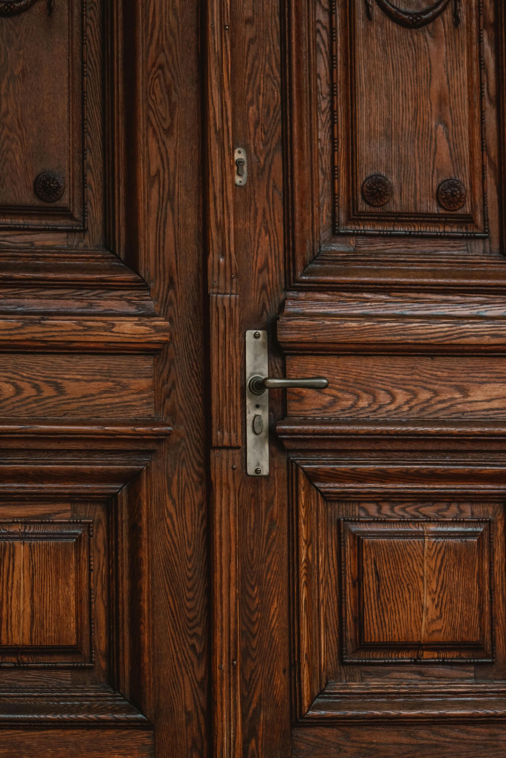 Lauko durys 2026 m.: kokios medžiagos šiuo metu laimi?